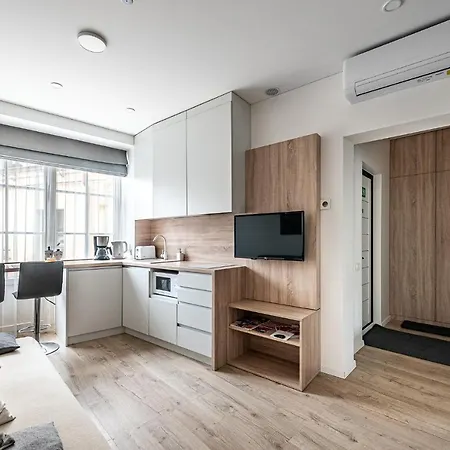 New Modern Designer In The Heart Of Old Town --aircon--