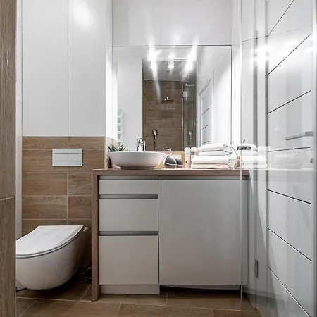 New Modern Designer In The Heart Of Old Town --aircon-- Wilna