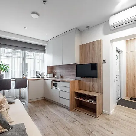 New Modern Designer In The Heart Of Old Town --aircon--