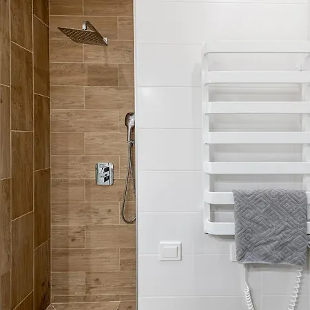 New Modern Designer In The Heart Of Old Town --aircon-- * Wilna