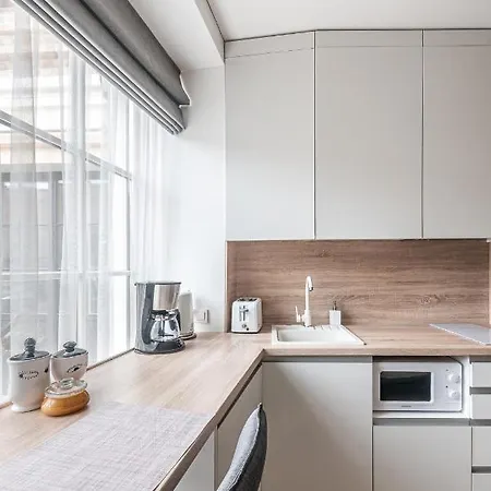 New Modern Designer In The Heart Of Old Town --aircon-- Apartment