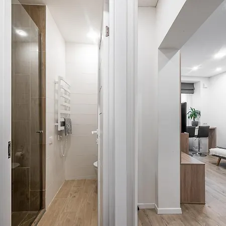 New Modern Designer In The Heart Of Old Town --aircon-- *