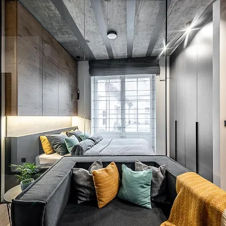 New Modern Designer In The Heart Of Old Town --aircon--