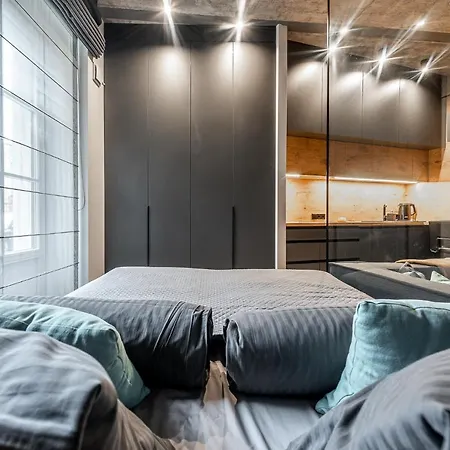New Modern Designer In The Heart Of Old Town --aircon-- Wilna