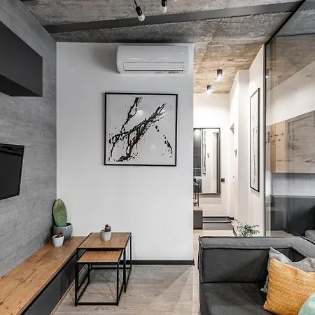 New Modern Designer In The Heart Of Old Town --aircon-- Wilna