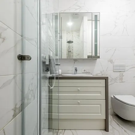New Modern Designer In The Heart Of Old Town --aircon-- Wilna