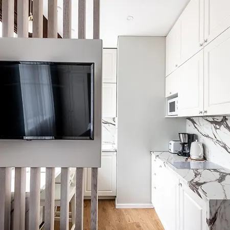New Modern Designer In The Heart Of Old Town --aircon-- Wilna