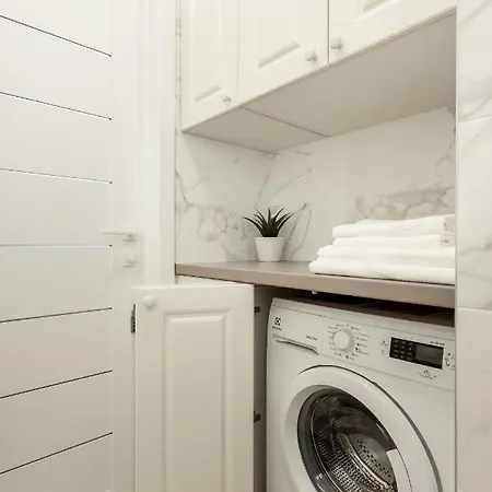 Apartment New Modern Designer In The Heart Of Old Town --aircon--