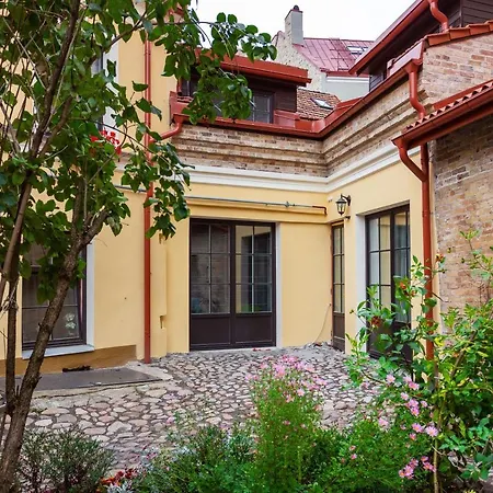 New Modern Designer In The Heart Of Old Town --aircon--